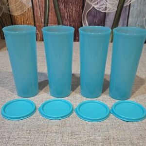 Blue Tupperwaew Tumbler Set with Lids